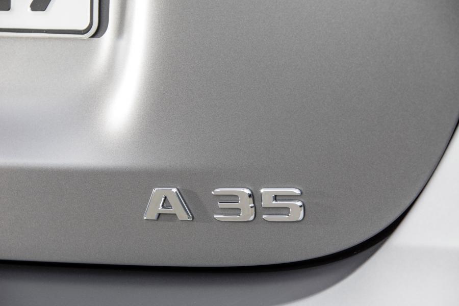 Логотип Mercedes-AMG A35 4Matic (W177) 2018 года  (WW) (фото 8 из 42)